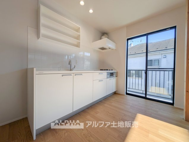 東京都羽村市羽西2　中古戸建のキッチン|【Open Kitchen】◆会話が弾むキッチン◆
LDKとのつながりを感じられるオープンキッチン。家族の様子を感じながら料理を楽しめます。