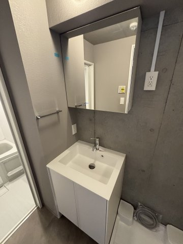 【洗面所】 | GENOVIA大森町 | ★奇数階・偶数階で木材や壁の色が異なります。