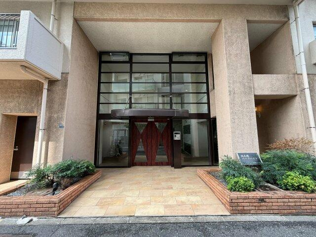 池之端パークハイツのエントランス