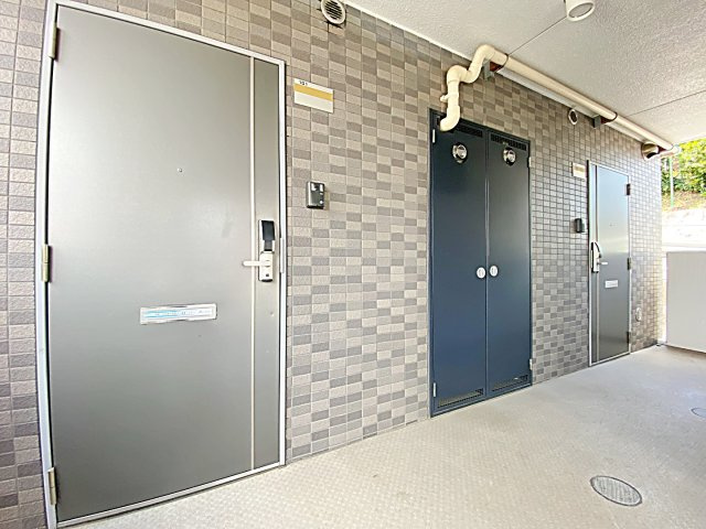 荒池シティーハウスの玄関