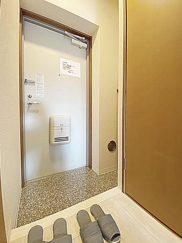 荒池シティーハウスの玄関