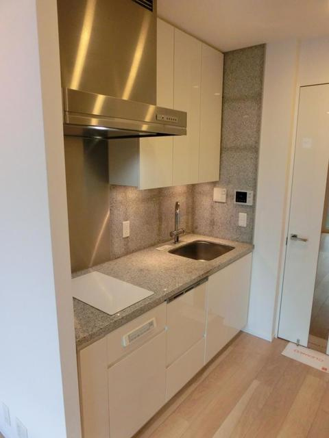 ＴＨＥ　ＲＯＰＰＯＮＧＩ　ＴＯＫＹＯ　ＣＬＵＢ　ＲＥＳＩＤＥＮＣＥのキッチン|※写真は同タイプ住戸です。