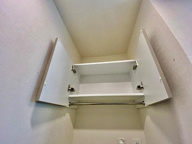 ソラール楓Ｂのキッチン|洗濯機置き場上　収納