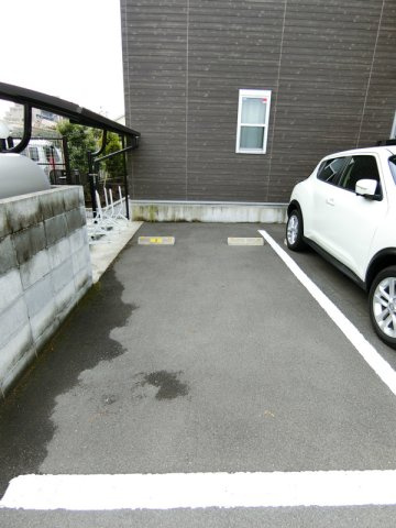 リブリ・エトワールⅤの駐車場