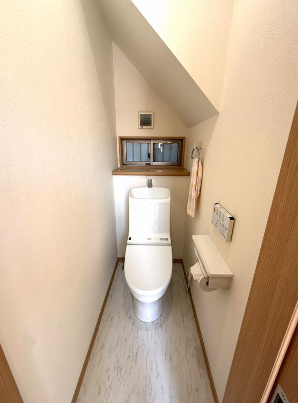 伊勢原市石田　中古戸建のトイレ|清潔感のあるトイレです