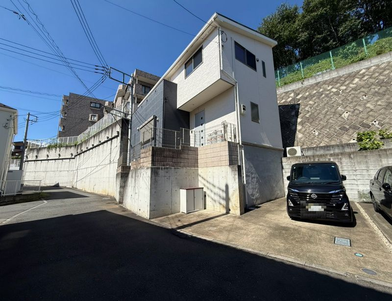 伊勢原市石田　中古戸建の前面道路含む現地写真|前面道路含む現地写真です