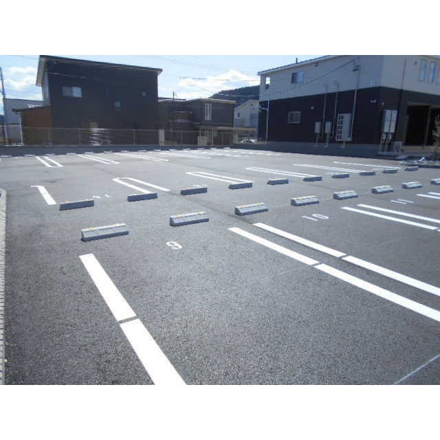 マーサK　Bの駐車場