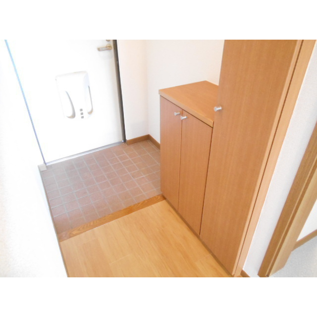 瑞穂市馬場上光町１丁目のアパートの玄関