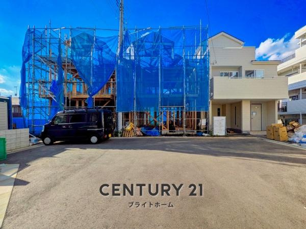 横浜市港北区鳥山町の新築一戸建の前面道路含む現地写真|車通りが少ない為、小さなお子様にも安心です。
是非一度、現地へ起こしください。