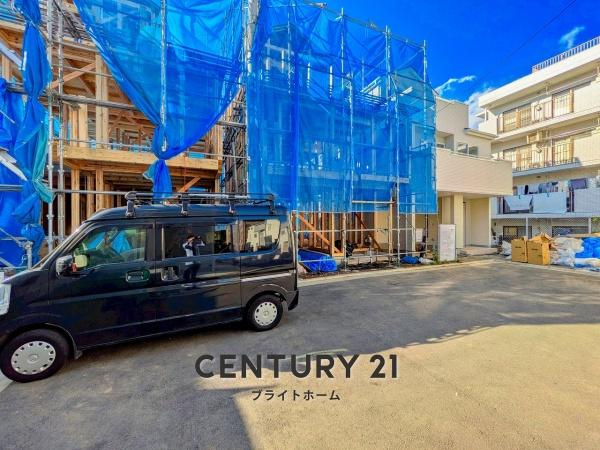 横浜市港北区鳥山町の新築一戸建の前面道路含む現地写真|車通りが少ない為、小さなお子様にも安心です。
是非一度、現地へ起こしください。