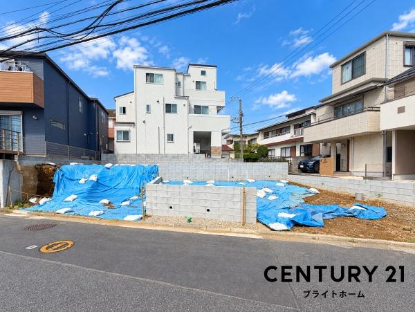横浜市南区蒔田町の新築一戸建の外観|同仕様物件もご案内をさせて頂きます。
お車でご自宅まで送迎承ります。