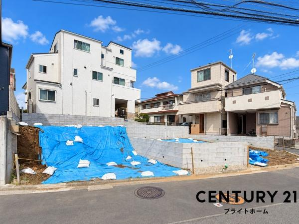 横浜市南区蒔田町の新築一戸建の前面道路含む現地写真|陽当りの良さが伝わります。
是非一度、現地へ起こしください。

