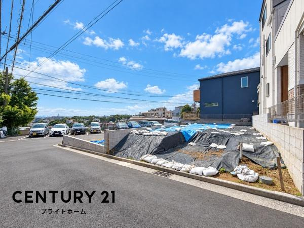 横浜市南区蒔田町の新築一戸建の前面道路含む現地写真|周辺は落ち着いた街並みになります。
子育てにはぴったりの住環境♪