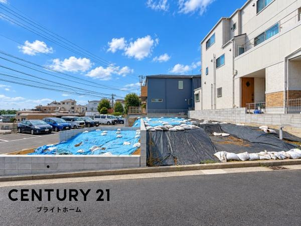 横浜市南区蒔田町の新築一戸建の外観|同仕様物件もご案内をさせて頂きます。
お車でご自宅まで送迎承ります。