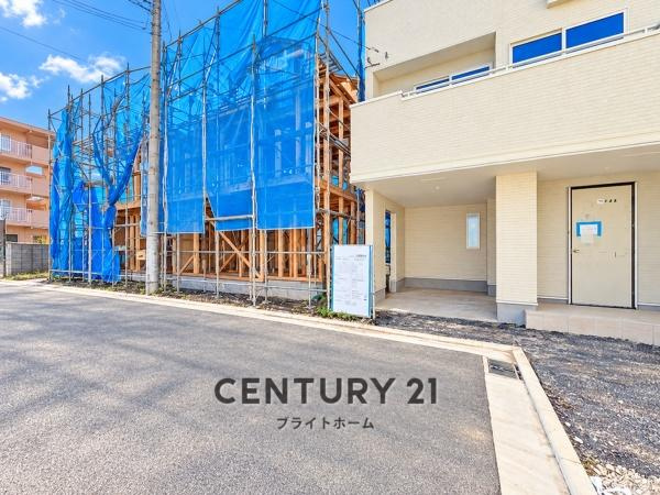 横浜市港北区鳥山町の新築一戸建の前面道路含む現地写真|車通りが少ない為、小さなお子様にも安心です。
是非一度、現地へ起こしください。