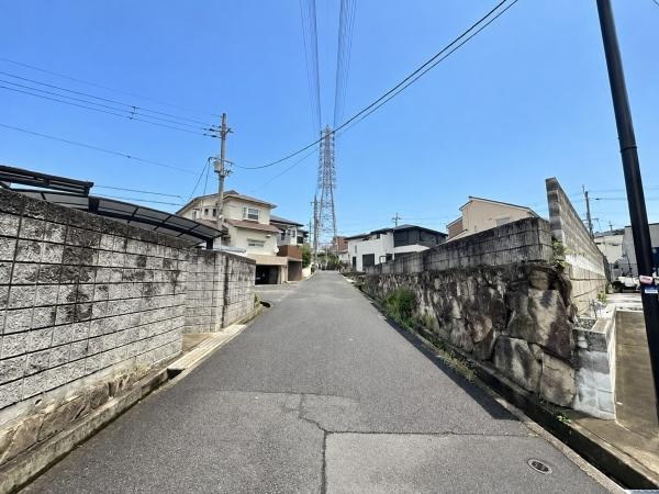 【前面道路含む現地写真】