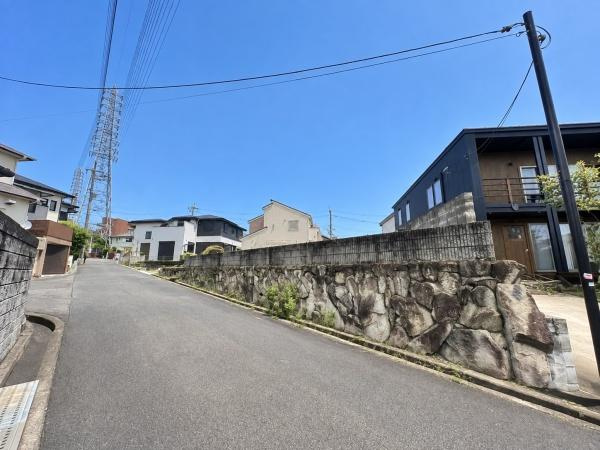 【前面道路含む現地写真】