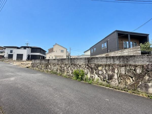 【前面道路含む現地写真】