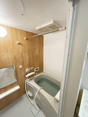 【浴室】 | ゾンネンハイム３ | 写真は同タイプの別のお部屋のものです。