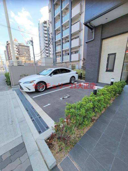 エスリード大阪リエートの駐車場