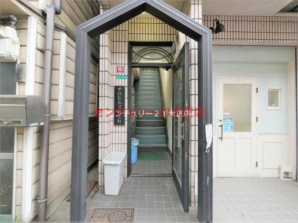 オロヒルズ弁天町のエントランス