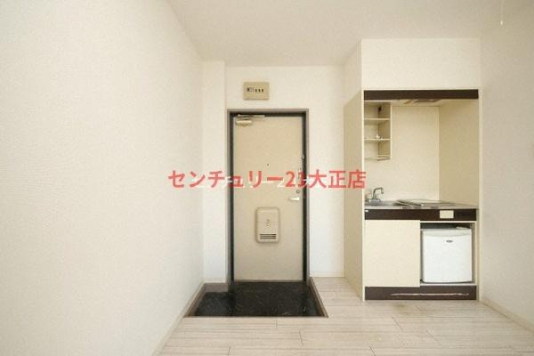 オロヒルズ弁天町の玄関|参考写真。反転タイプです。
