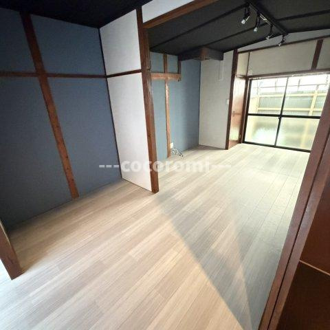 香里新町貸家の居間・リビング