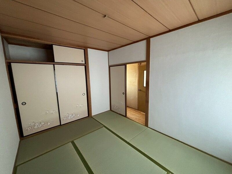 堂山町シャッター付き車庫貸家の収納