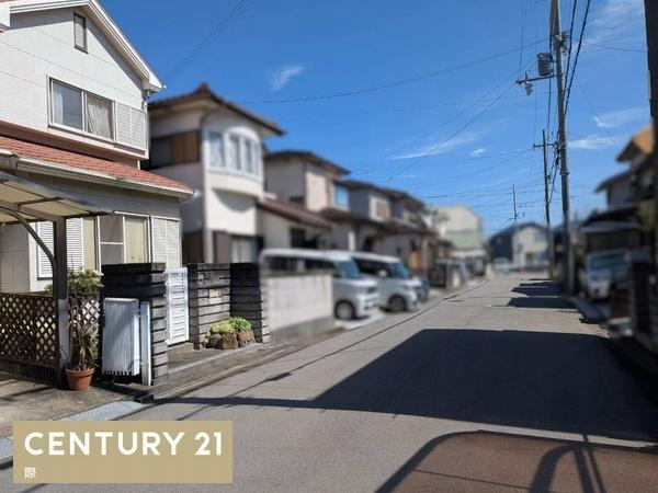 和歌山市榎原　中古戸建の前面道路含む現地写真