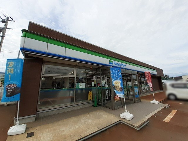 カーサさくらＡの周辺|ファミリーマート上越南新町店まで550m