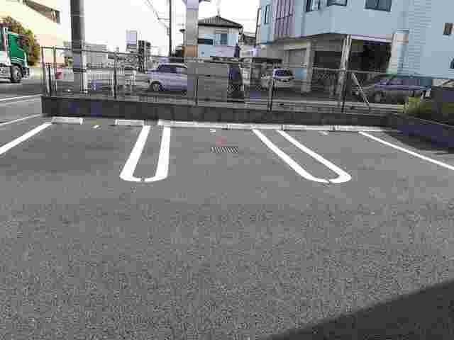 ラ　プルメリアの駐車場