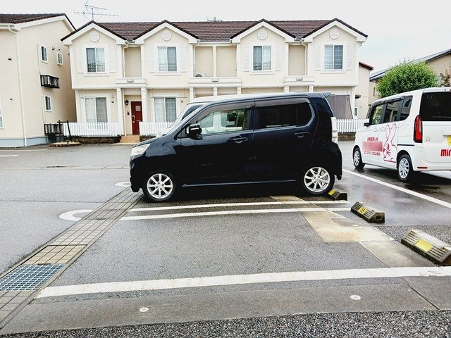 エトワールＢの駐車場