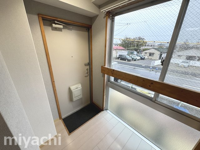 カメゾン南昭和の玄関