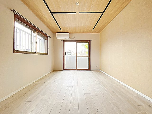 荒池シティーハウスの居間・リビング