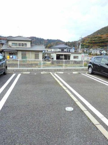 リバーサイド・ベルⅡの駐車場