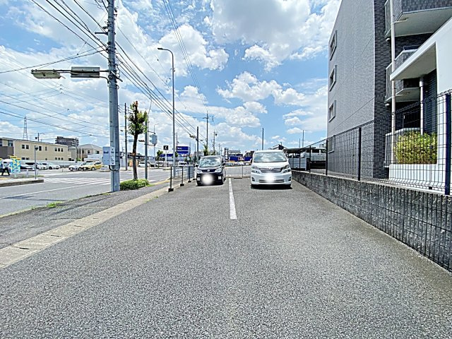 荒池シティーハウスの駐車場
