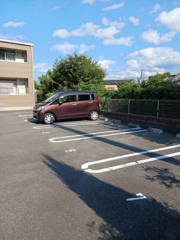 レジデンス　レーク　サイドの駐車場