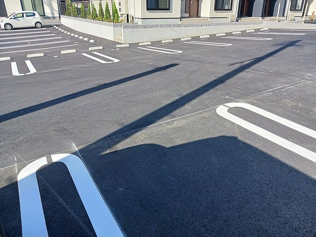 ラ・フルール　麓　壱番館の駐車場