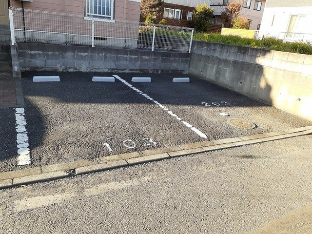 レジデンス河原井の駐車場