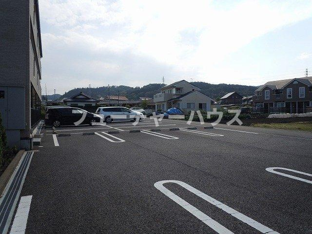 白蔵　Ⅳの駐車場|車をお持ちの方に嬉しい駐車場付きの物件です