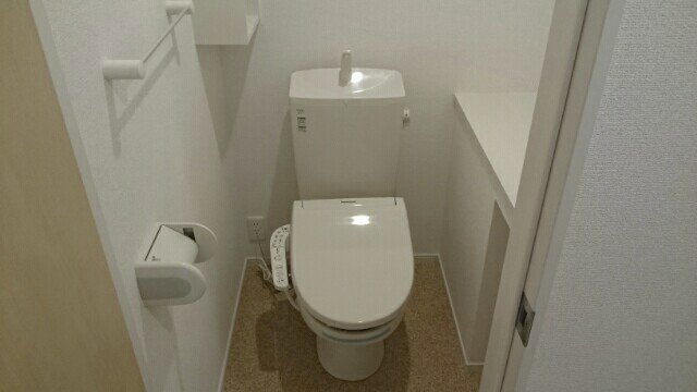 ベル・コリーヌＣのトイレ|落ち着いた色調のトイレです