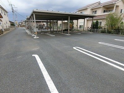 レジナス１０３７の駐車場