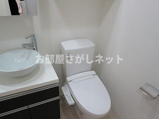 プレミアムキューブ広尾【おとり物件なし】のトイレ