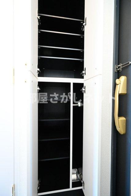 フェニックス目白弐番館【おとり物件なし】の収納|靴入