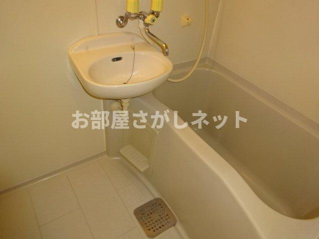 菱和パレス三軒茶屋壱番館【おとり物件なし】#学生・社会人にオススメ！初期費用分割払いOK！の浴室