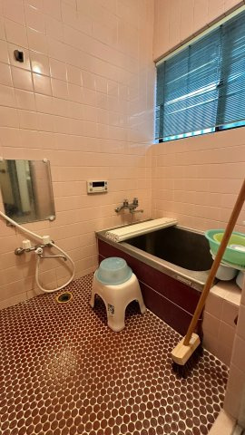 自分好みに手を加えながら暮らす～栃木市藤岡町藤岡～の浴室|レトロなタイルが可愛いお風呂