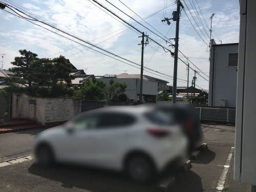アヴィニールワタベ Ｂ棟の駐車場