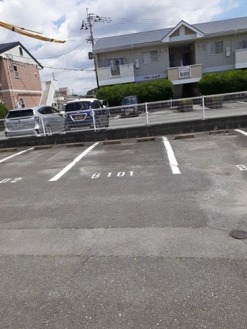 ニューシティ広川（Ｂ）の駐車場|カースペースがあります