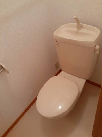 カーサ・ソレイユ二番館のトイレ|コンパクトで使いやすいトイレです