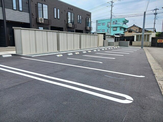 フェリーチェ　Ⅷの駐車場